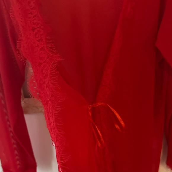 AVID LOVE | Elegant Red Lace Women’s Robe - Picture 3 of 11